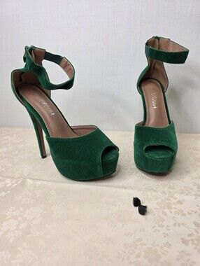 LIURUIJIA Emerald Green Velvet Platform Peep Toe Stiletto Heels Size 7.5